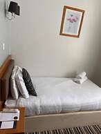 Whites Hotel