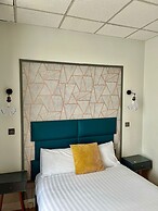 Whites Hotel