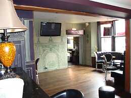 Whites Hotel