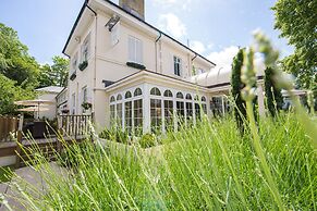 Forest Lodge
