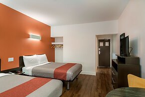 Motel 6 Moncton, NB