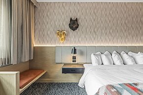 Everwild Canmore Hotel
