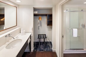 Hampton Inn & Suites Asheville Airport