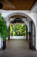 La Mariposa Hotel
