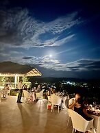La Mariposa Hotel
