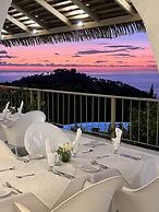 La Mariposa Hotel