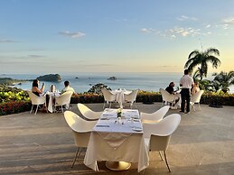 La Mariposa Hotel