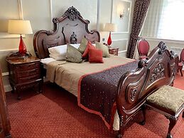 The Bruce Hotel