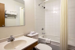 Super 8 by Wyndham Kamloops On The Hill