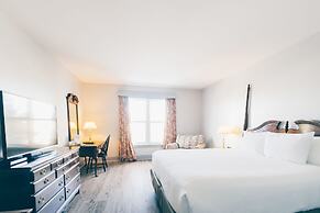 Loyalist Country Inn & Conference Centre