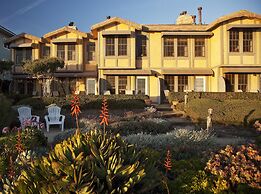 Cottage Inn By The Sea