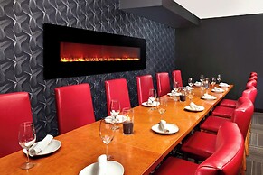 Four Points by Sheraton Hotel & Suites Calgary West