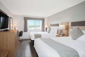 Coast Abbotsford Hotel & Suites