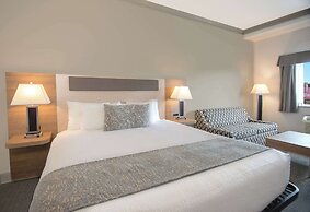 Coast Abbotsford Hotel & Suites