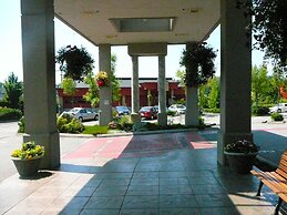 Coast Abbotsford Hotel & Suites