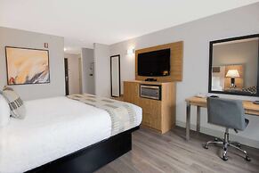 Coast Abbotsford Hotel & Suites