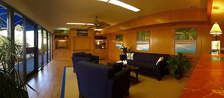 Coral Sands Inn