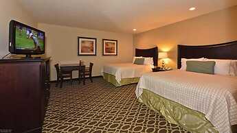 Sunday House Inn and Suites