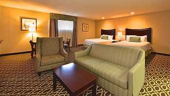 Sunday House Inn and Suites