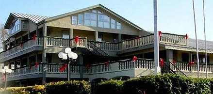 Sunday House Inn and Suites