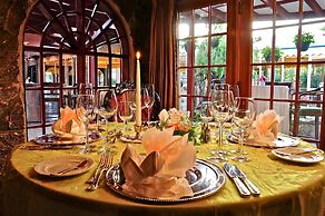 Fourways Inn