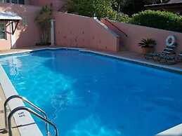 Fourways Inn