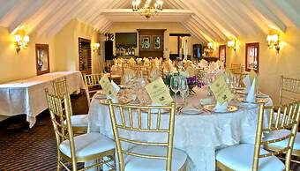Fourways Inn