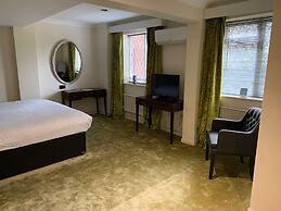 Barons Court Hotel