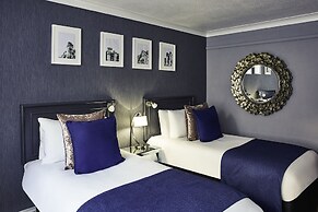 Barons Court Hotel