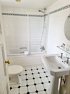 Barons Court Hotel
