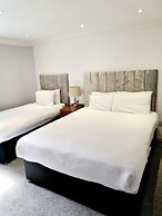 Barons Court Hotel