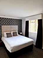 Barons Court Hotel