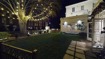 The Royal Adelaide Hotel