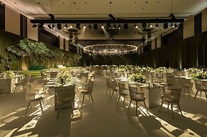 Le Meridien Dubai Hotel & Conference Centre