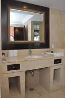 The Hans Hotel New Delhi