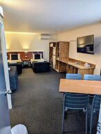 Hampton Villa Motel