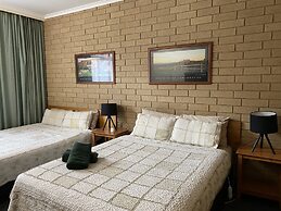 Moe Motor Inn