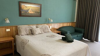 Moe Motor Inn