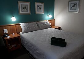 Moe Motor Inn