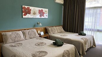Moe Motor Inn