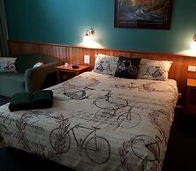 Moe Motor Inn