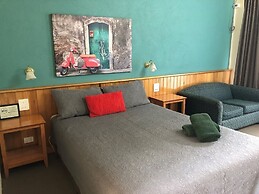 Moe Motor Inn