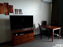 Moe Motor Inn