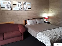 Moe Motor Inn