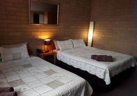Moe Motor Inn