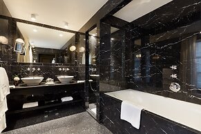 Pavillon de la Reine & Spa, Place des Vosges