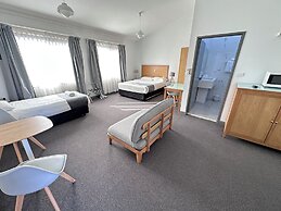 Spa Village Motel