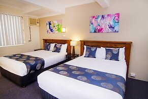 Crescent Motel