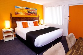 Crescent Motel