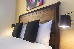 Crescent Motel